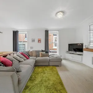 30 Percent Off! The Gem - 4 Bedrooms , Whitby United Kingdom
